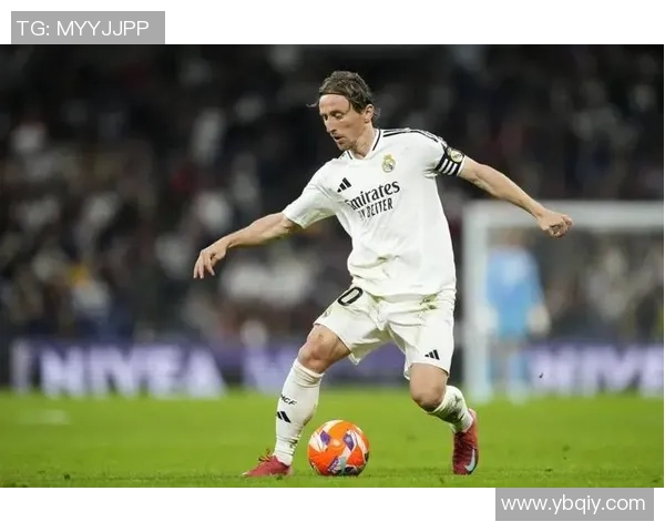 足球场上的传奇之星11号：他如何改变了比赛的历史与未来