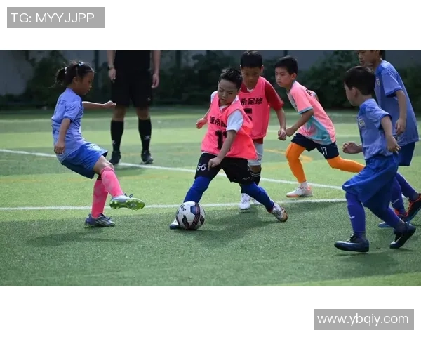 智评足球：深度解析赛场动态与战术演变，助力球迷洞悉比赛真谛