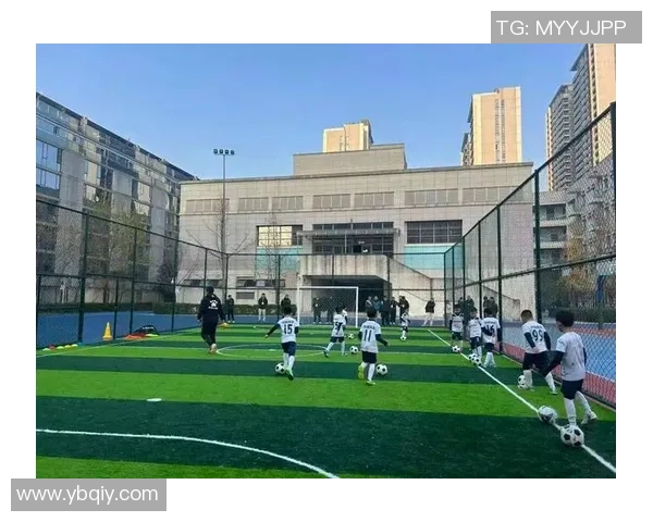 某富足球引领新风潮助力青少年足球发展与国际交流